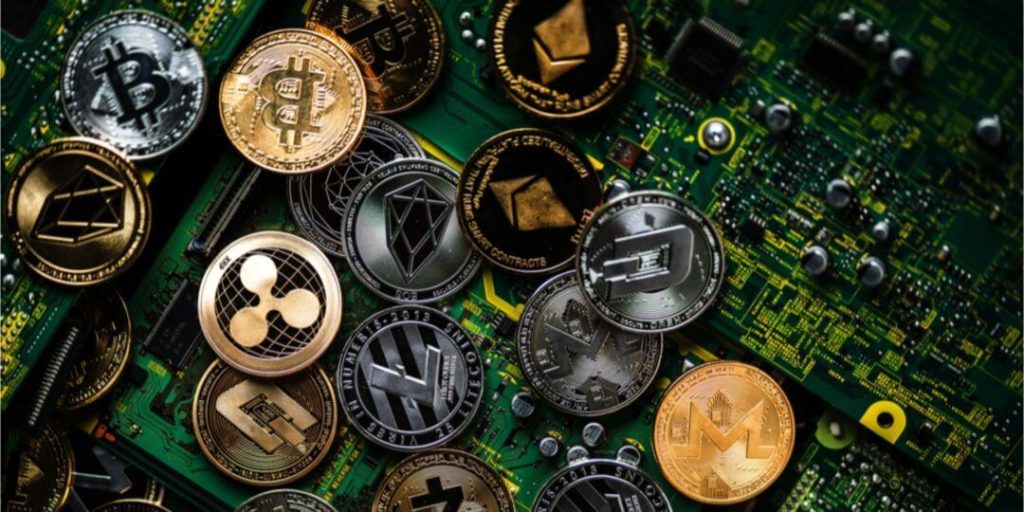 BNB has hit fresh all-time highs above $1,300, while CAKE extends weekly gains by roughly 70%. SOL targets near-term rallies to $250.