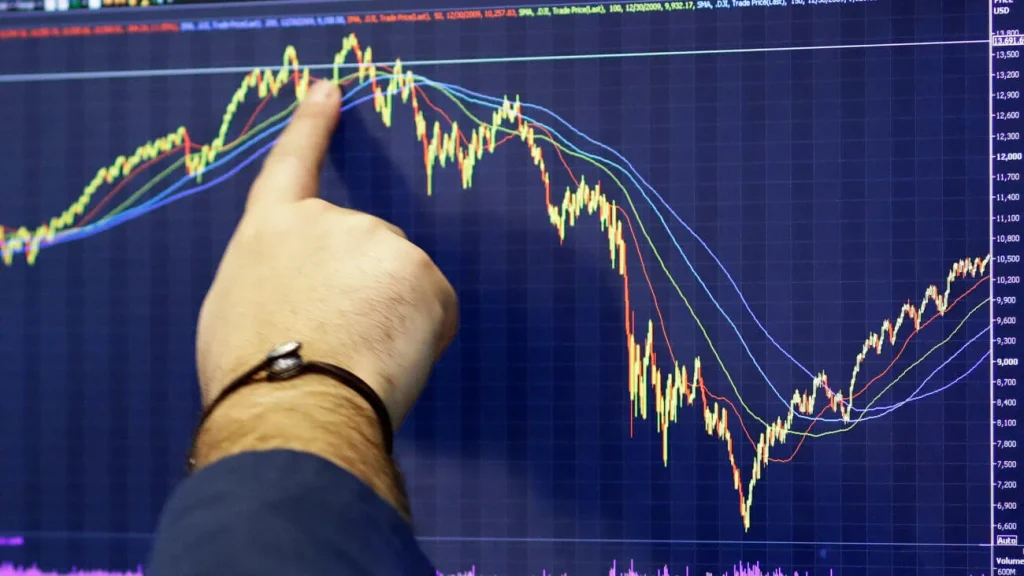 Bitcoin retirement research shows most people may need under one BTC to retire by 2035, amid bullish $6M price forecasts.