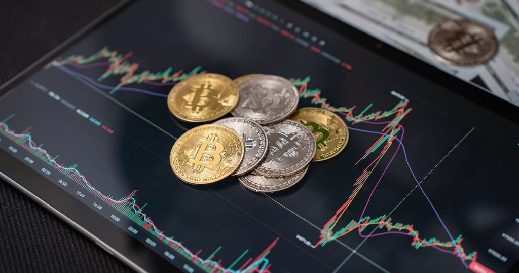 Crypto advocates call for calm after Bitcoin’s ‘volatile’ week ends in modest gains – DL News